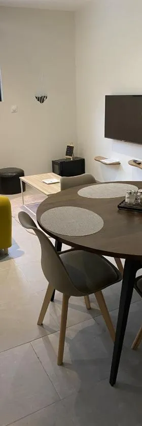 Maison individuelle avec terrasse et parking，位于Sains-lès-Marquion的酒店