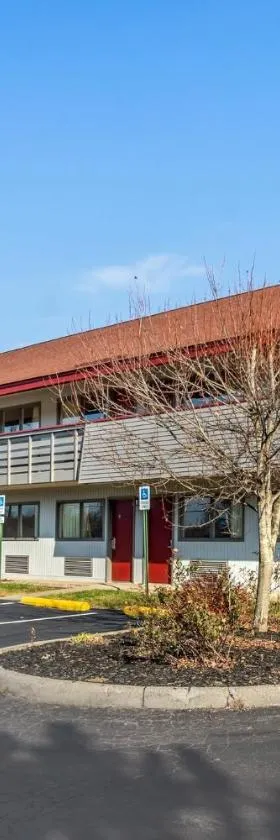 宾夕法尼亚州丹维尔红屋顶酒店，位于丹维尔的酒店