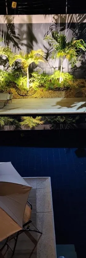 Suíte em casa familiar da Mirian com vista piscina，位于尼泰罗伊的酒店