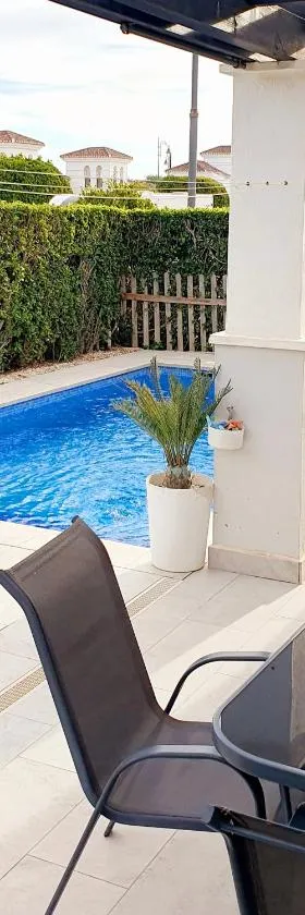 Villa mit privatem Pool, zentrumsnah，位于罗尔丹的酒店