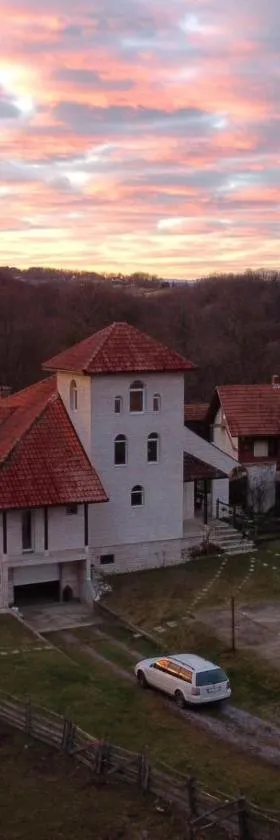 Šurička bajka，位于洛兹尼察的酒店