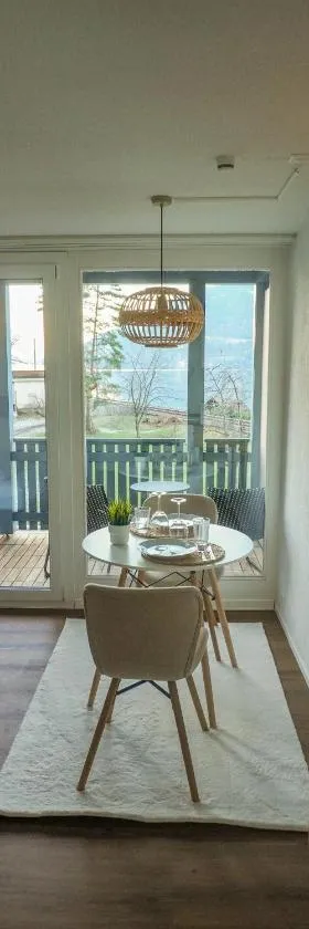Surfers Studio with Beach, near Interlaken and Grindelwald，位于Därligen的酒店