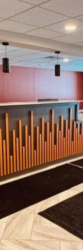 Red Rock Hotel & Suites，位于Hibbing的酒店