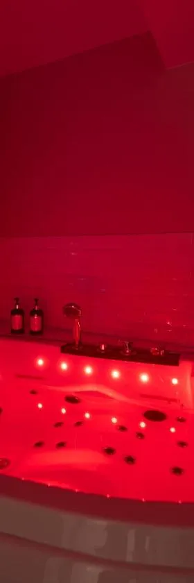 Loveroom, Les années 80 chez nounours，位于Templemars的酒店