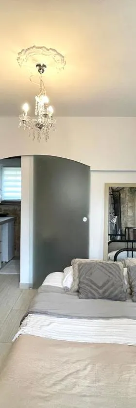 Villa AMore Radini Istrian antique Studio with private parking and terrace，位于布罗托尼贾的酒店