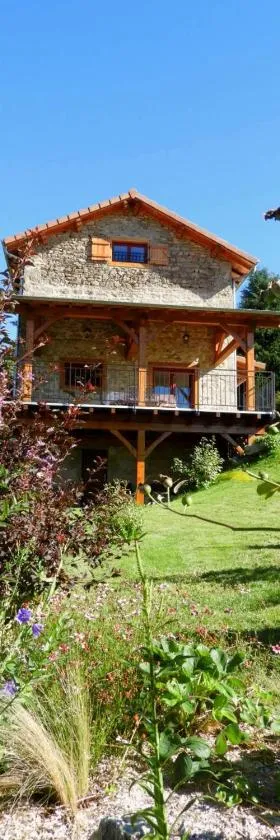 Gîte L'écrin du Forez，位于Vertolaye的酒店