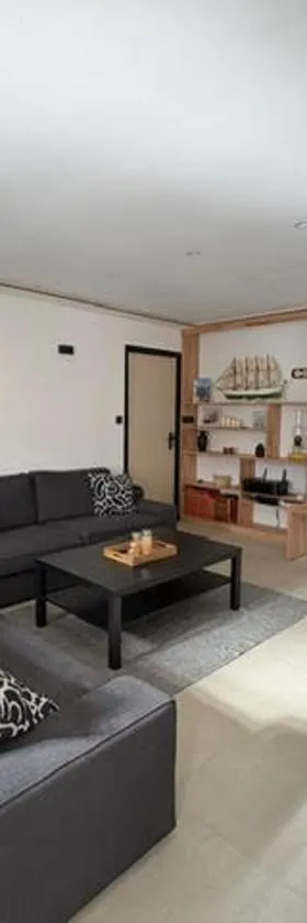 Maison clim-jardin - proche mer - 6 couchages - ideal planchistes，位于西让的酒店