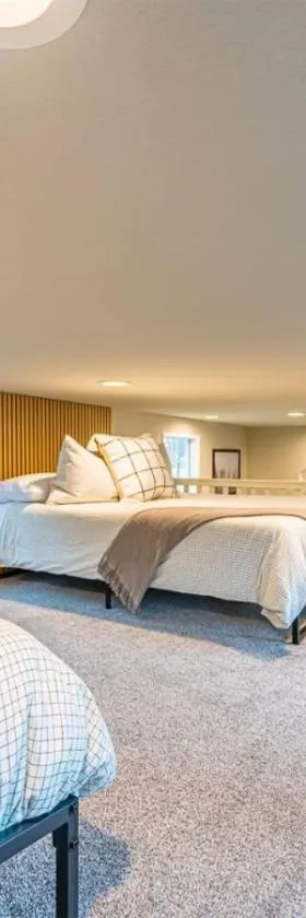 Rainforest Tiny Home Retreat 29，位于福克斯的酒店