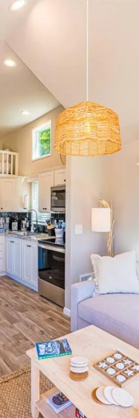 Rainforest Tiny Home Retreat #15，位于福克斯的酒店