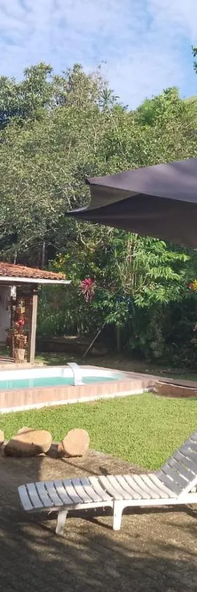 Sítio com piscina, na estrada de Aldeia Velha e rio a frente da porteira，位于席尔瓦-雅尔丁的酒店
