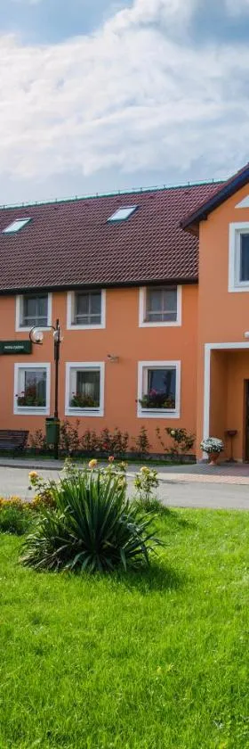 Hotel U Jezera，位于Velký Osek的酒店