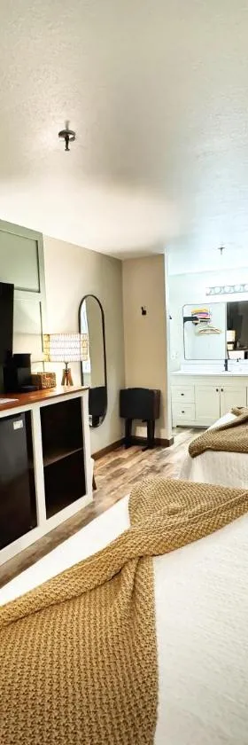 Jonesbones Room at White Wing Lodge- Silver Dollar City Getaway，位于布兰森的酒店