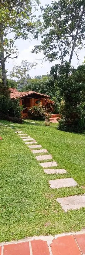 Cabañita en medio de la Naturaleza Mesa de Ruitoque，位于彼德奎斯塔的酒店