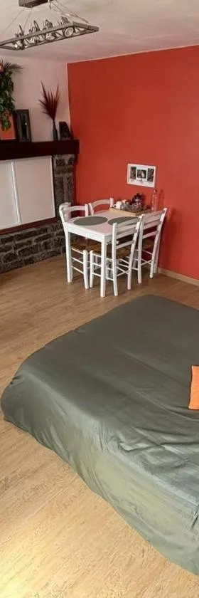 Chambre indépendante chez l habitant dans le Cotentin，位于波尔特拜的酒店