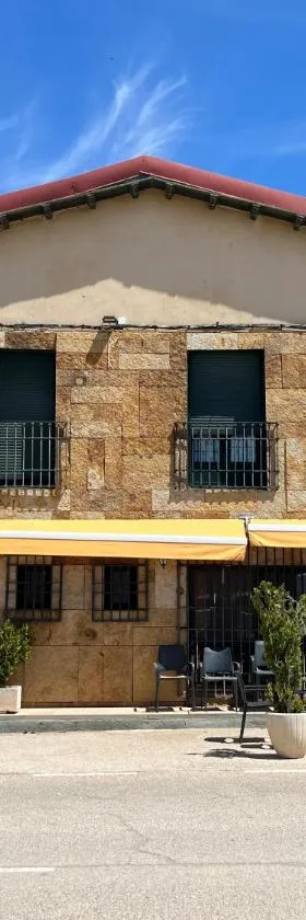 Hostal Restaurante Bustos，位于Villarrubio的酒店