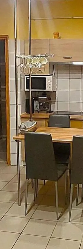 Holiday Apartman，位于莫劳豪洛姆的酒店