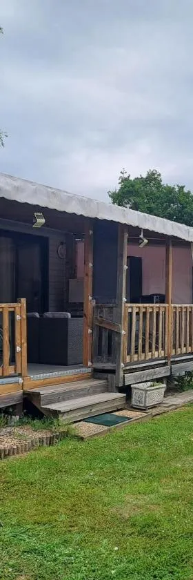 Landes Azur mobil home 38 m2 7km de vieux boucau，位于Azur的酒店