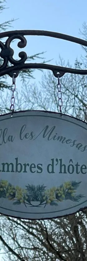 Villa Les Mimosas - 3 chambres d'hôtes，位于Plassac的酒店