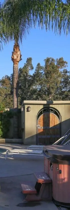 La Casita Poolside Retreat，位于湖埃尔西诺的酒店