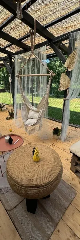 Tiny House v Balijském stylu v srdci Slovácka，位于Uherský Ostroh的酒店
