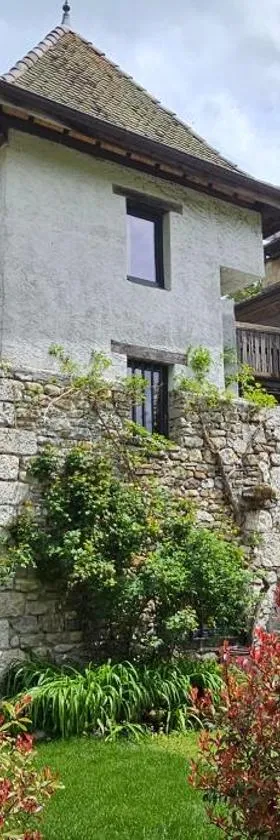 Domaine des moulins - La tour et son spa - petit déjeuner en option，位于Villy-le-Bouveret的酒店