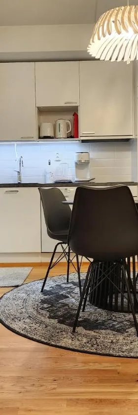 Nice and new apartment with own terrace and yard - Oulu, Limingantulli，位于奥卢的酒店