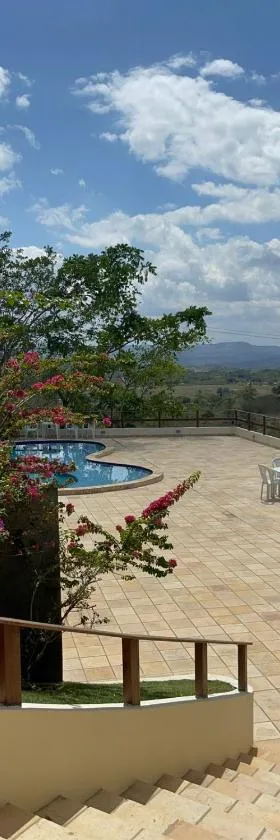 Flat 201 Condomínio Topo da Montanha，位于Chã Grande的酒店