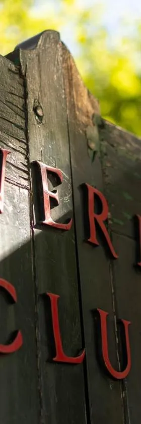 The Riverine Club，位于沃加沃加的酒店