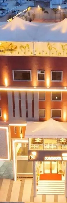 HOTEL KADAMB TREE，位于贾巴尔普尔的酒店