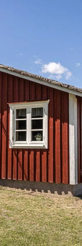 Husdjursvänlig semesterstuga Kärleksbacken，位于海斯勒霍尔姆的酒店