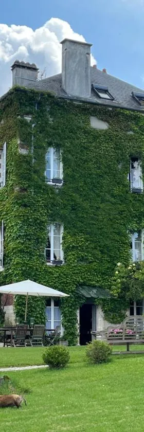 Manoir de La Croix Saint Louis "Luxury Guest House"，位于Taingy的酒店