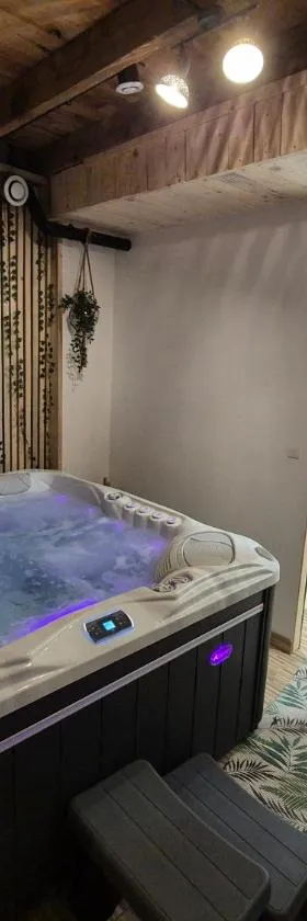 Le Charmant Spa，位于Chauny的酒店