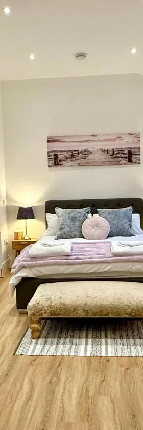 Bespoke 1 Bedroom Barn by Stansted Airport & Holiday Parking，位于London Stansted Airport的酒店
