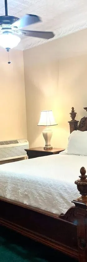 The Eastland Historic Hotel- Imperial Room，位于Eastland的酒店