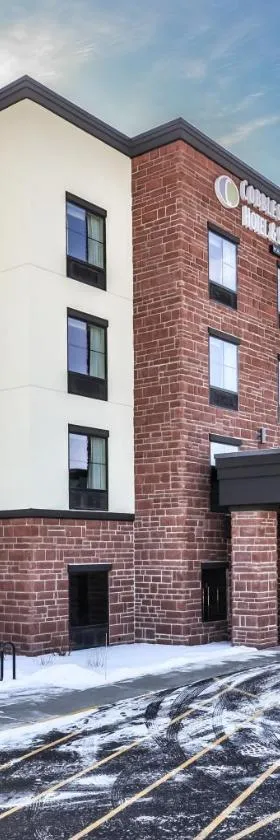 Cobblestone Hotel & Suites - Rhinelander，位于Rhinelander的酒店
