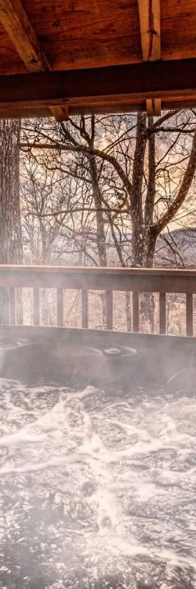 Whiskey Run Cabin, Spectacular Mountain Views，位于布赖森城的酒店