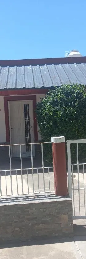 Magnífica casa con cochera privada，位于卢汉的酒店