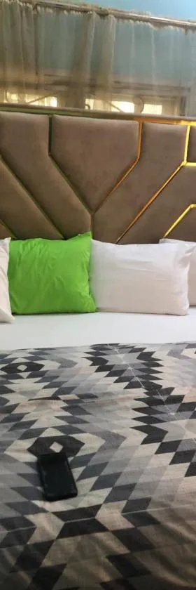 Luxury Place Hotel and Apartments，位于Jidu的酒店