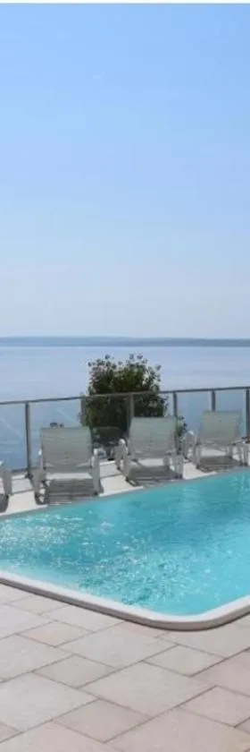 Apartments & Rooms Jure，位于Viniština的酒店