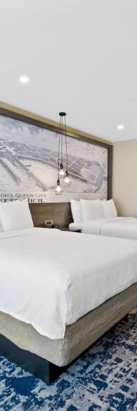 Best Western Plus Marquette Hotel & Suites，位于马凯特的酒店