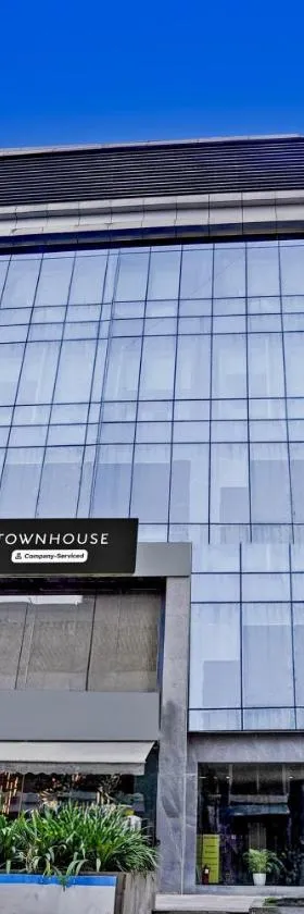 Super Townhouse PBG Mall Vashi，位于Turambhe的酒店