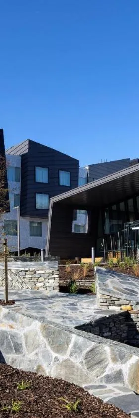 Holiday Inn Express & Suites Queenstown by IHG，位于皇后镇的酒店
