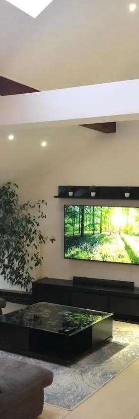 Cozy 120m Apartment with 3 Bedrooms and 1 Cinema，位于Useldange的酒店