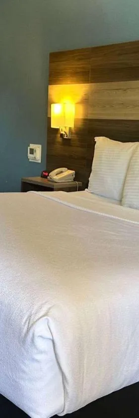 Days Inn by Wyndham San Diego Vista，位于维斯塔的酒店