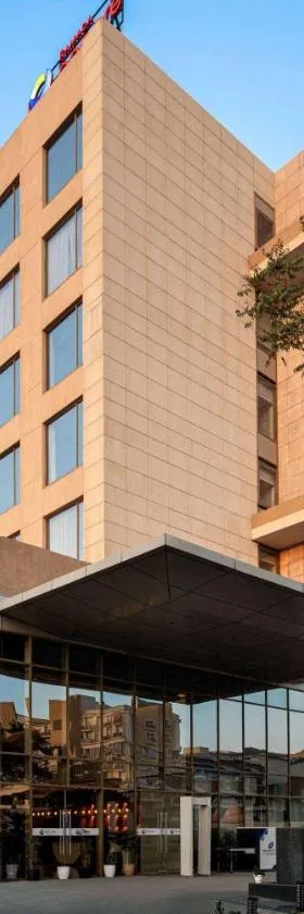 Ramada Encore By Wyndham Bhiwadi Phool Bagh Chowk，位于Bhiwadi的酒店