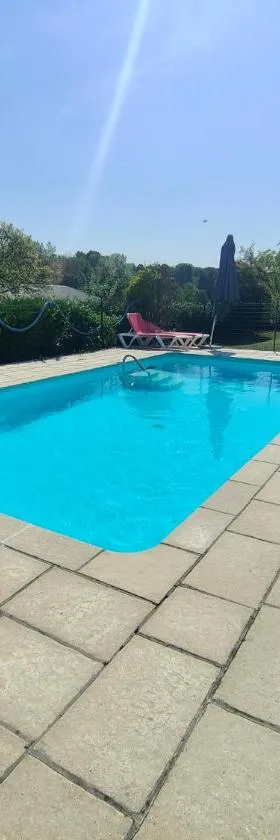 Les gîtes du Zoo,2 logements 10min du zoo piscine partagée juin-octobre & spa partagée avril-octobre ,calme & reposant，位于Châteauvieux的酒店