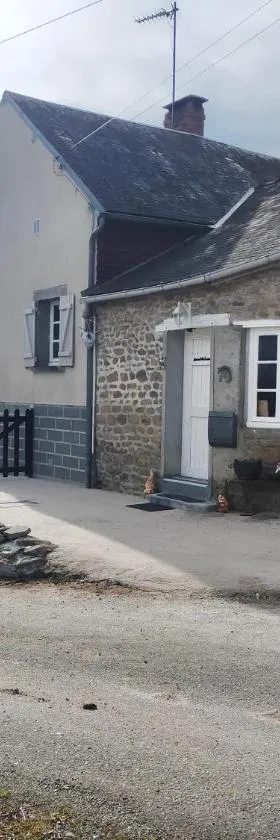 Chambre d'hôtes Se Sentir Libre Châtaigne，位于Crozant的酒店