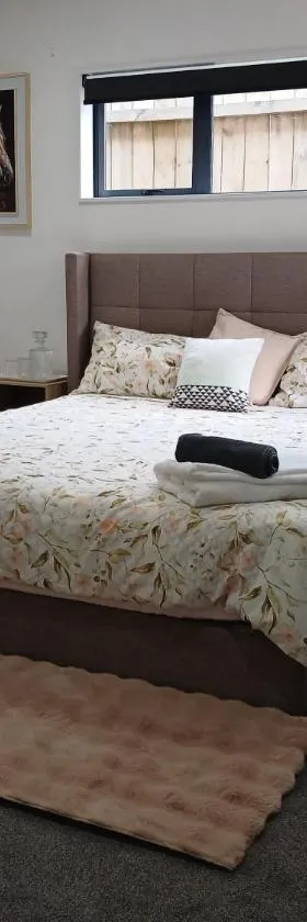Luxury and Nature View Stay，位于Helensville的酒店