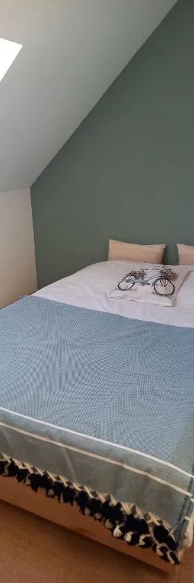 Chambre Vert Sauge, lit double 2 personnes, Maison en plein coeur du Parc Régional du Vexin，位于Hérouville的酒店
