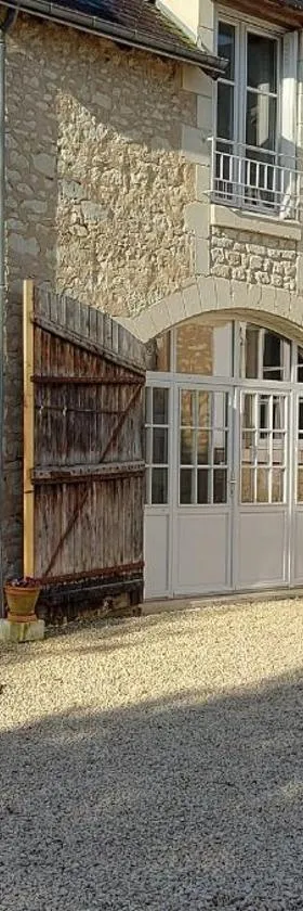 Chambre d'hôtes de l'Estrée，位于Lésigny的酒店